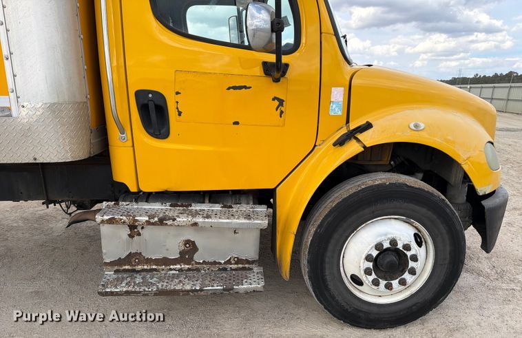 image for item YA2082 2015 Freightliner Business Class M2 box truck