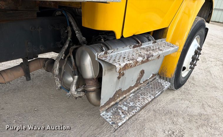 image for item YA2082 2015 Freightliner Business Class M2 box truck