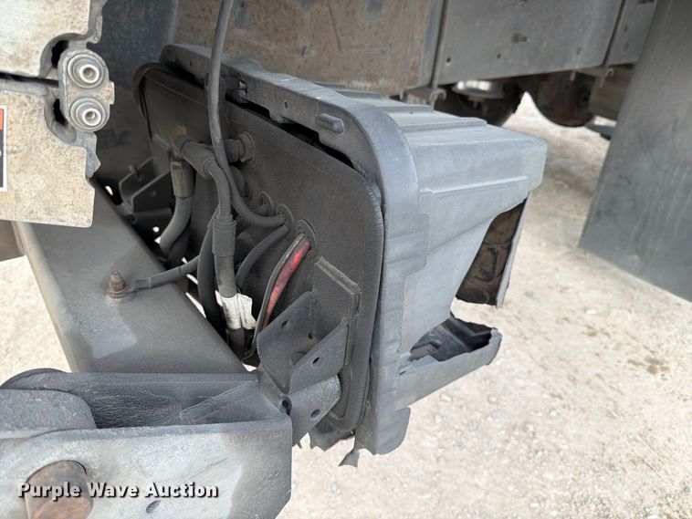 image for item YA2082 2015 Freightliner Business Class M2 box truck