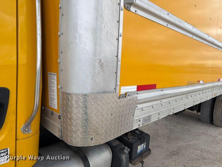 image for item YA2082 2015 Freightliner Business Class M2 box truck