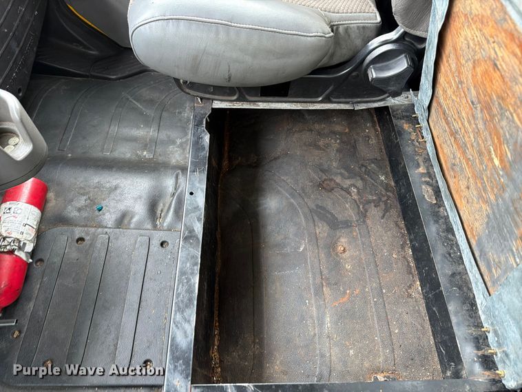 image for item YA2082 2015 Freightliner Business Class M2 box truck