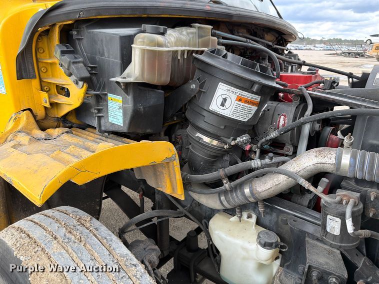 image for item YA2082 2015 Freightliner Business Class M2 box truck