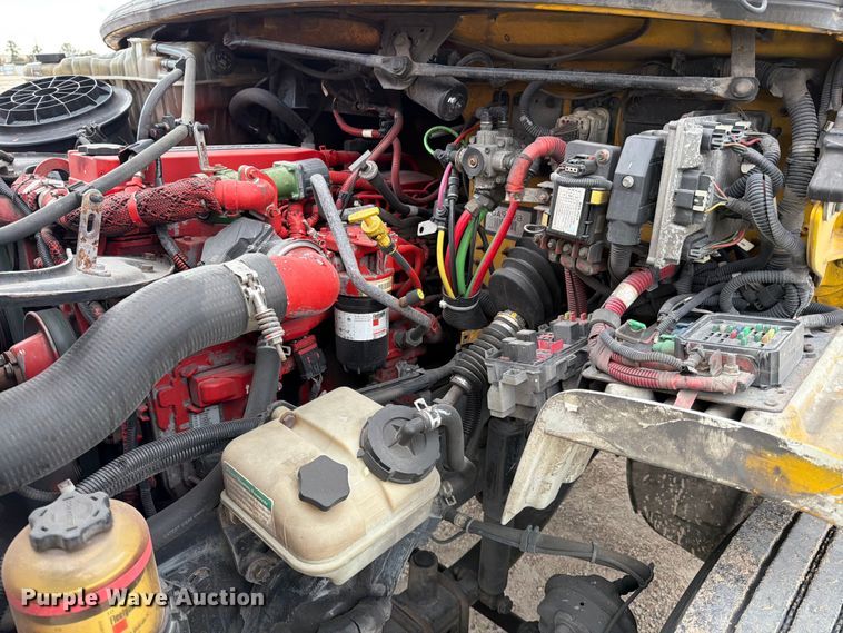 image for item YA2082 2015 Freightliner Business Class M2 box truck