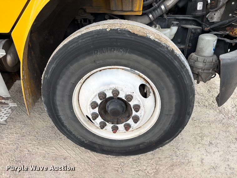 image for item YA2082 2015 Freightliner Business Class M2 box truck