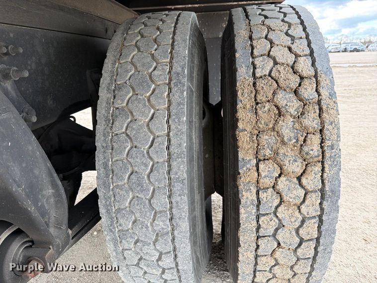 image for item YA2082 2015 Freightliner Business Class M2 box truck