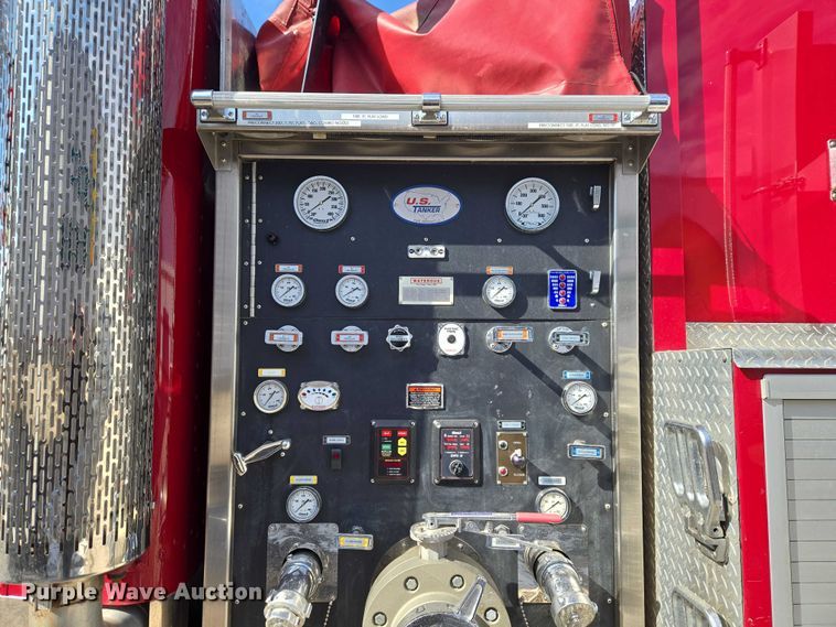 image for item YA2651 2006 Peterbilt 357 pumper fire truck