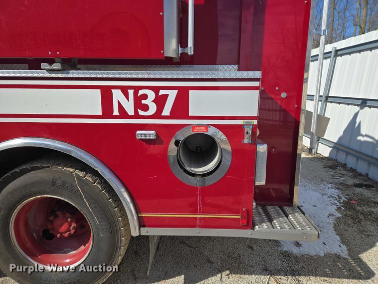 image for item YA2651 2006 Peterbilt 357 pumper fire truck