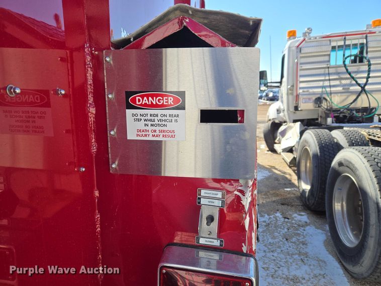 image for item YA2651 2006 Peterbilt 357 pumper fire truck