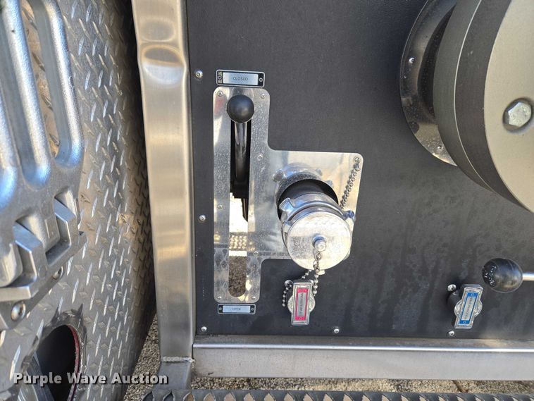 image for item YA2651 2006 Peterbilt 357 pumper fire truck