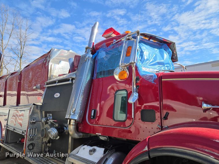 image for item YA2651 2006 Peterbilt 357 pumper fire truck