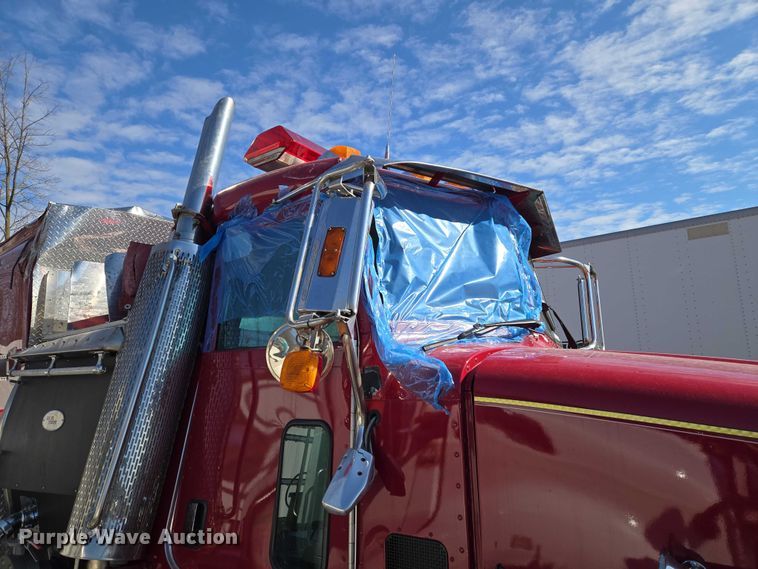 image for item YA2651 2006 Peterbilt 357 pumper fire truck