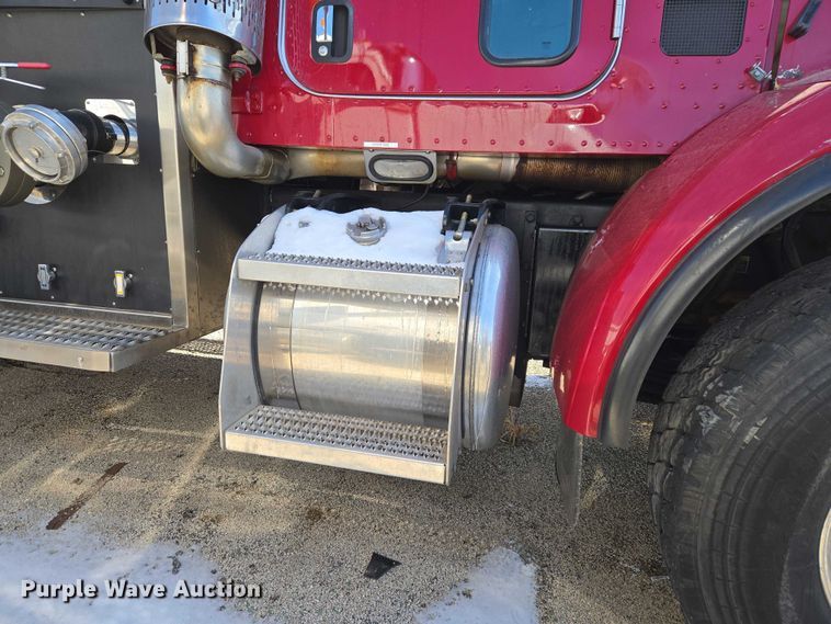 image for item YA2651 2006 Peterbilt 357 pumper fire truck