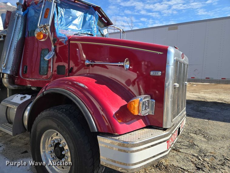 image for item YA2651 2006 Peterbilt 357 pumper fire truck