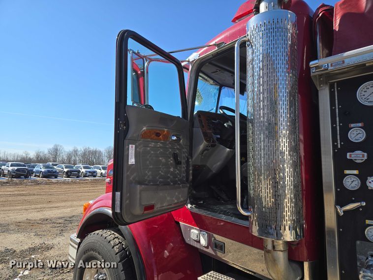 image for item YA2651 2006 Peterbilt 357 pumper fire truck