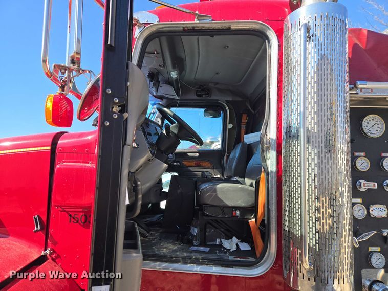 image for item YA2651 2006 Peterbilt 357 pumper fire truck