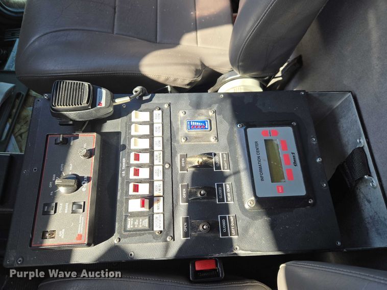 image for item YA2651 2006 Peterbilt 357 pumper fire truck