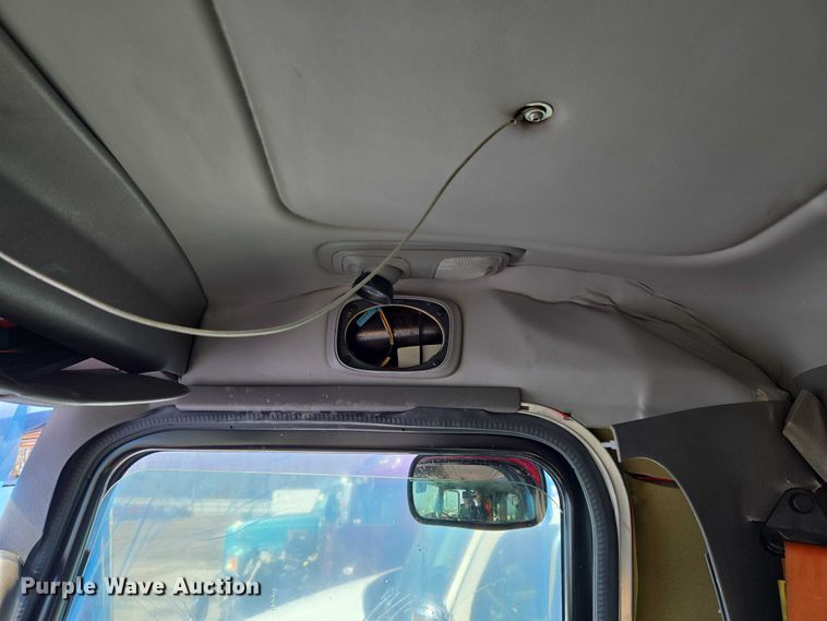 image for item YA2651 2006 Peterbilt 357 pumper fire truck