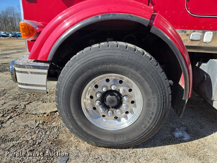 image for item YA2651 2006 Peterbilt 357 pumper fire truck