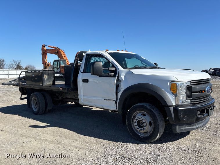 image for item YA2852 2017 Ford F550 Super Duty flatbed truck