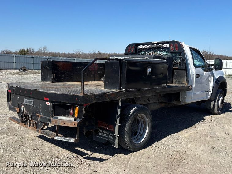 image for item YA2852 2017 Ford F550 Super Duty flatbed truck