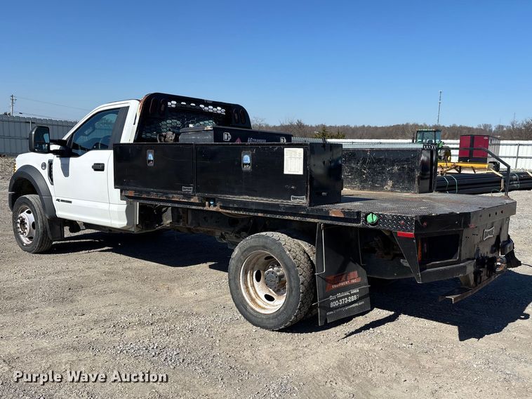 image for item YA2852 2017 Ford F550 Super Duty flatbed truck