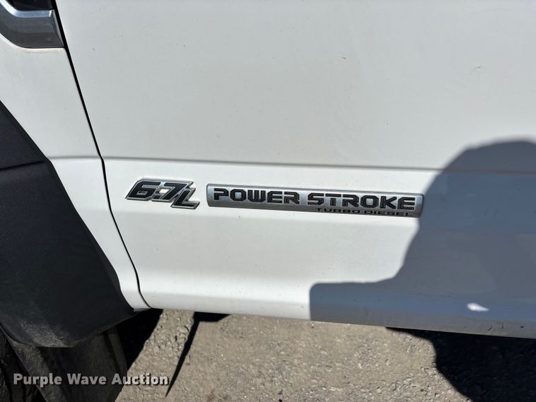 image for item YA2852 2017 Ford F550 Super Duty flatbed truck