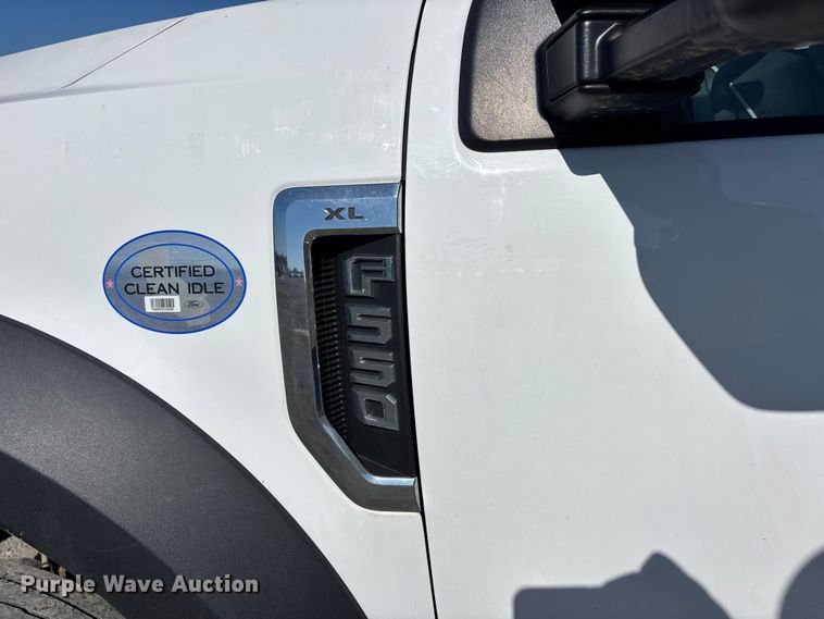 image for item YA2852 2017 Ford F550 Super Duty flatbed truck