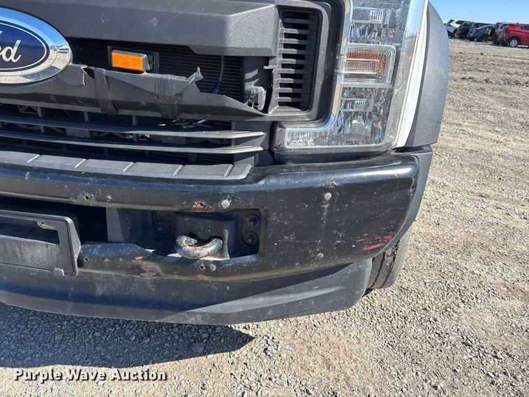 image for item YA2852 2017 Ford F550 Super Duty flatbed truck