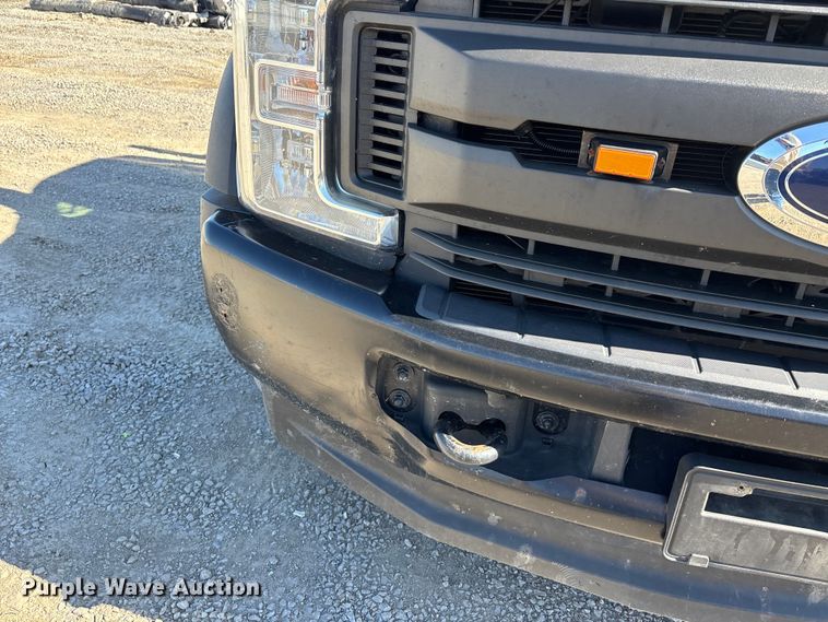 image for item YA2852 2017 Ford F550 Super Duty flatbed truck