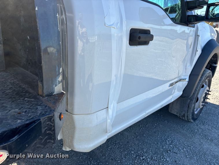 image for item YA2852 2017 Ford F550 Super Duty flatbed truck