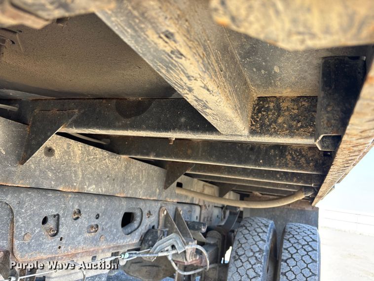 image for item YA2852 2017 Ford F550 Super Duty flatbed truck