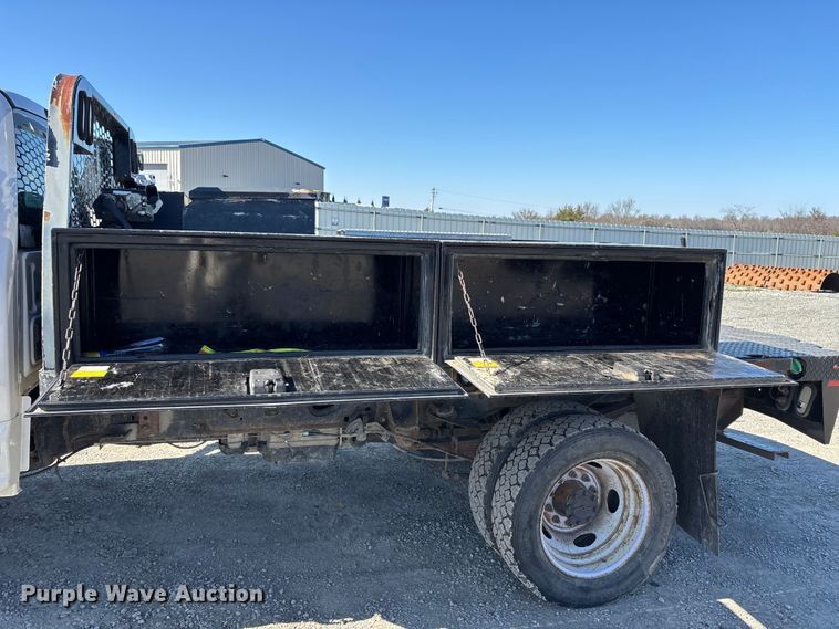 image for item YA2852 2017 Ford F550 Super Duty flatbed truck