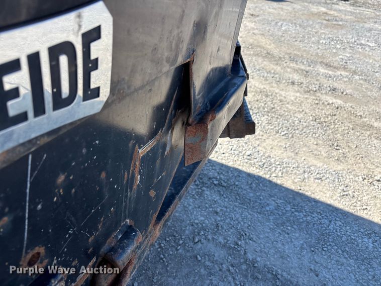 image for item YA2852 2017 Ford F550 Super Duty flatbed truck