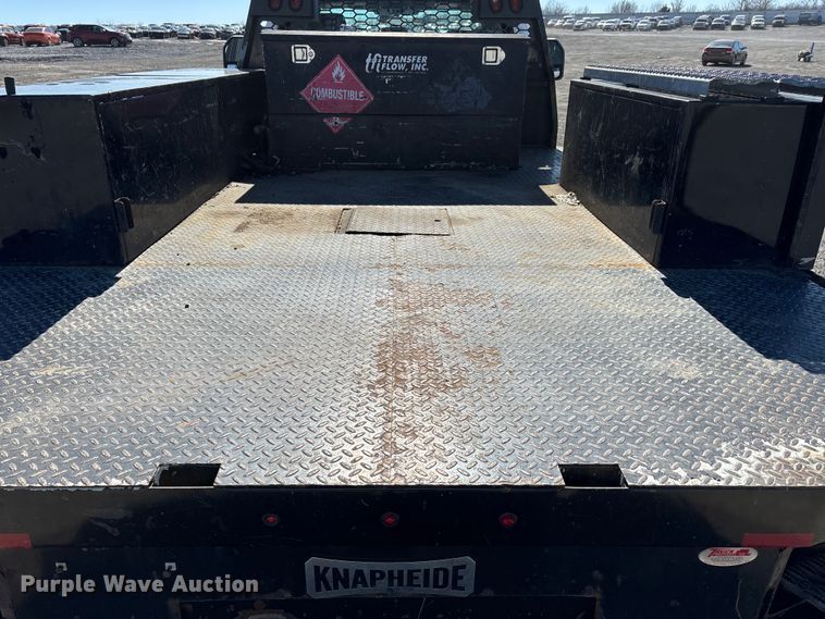 image for item YA2852 2017 Ford F550 Super Duty flatbed truck