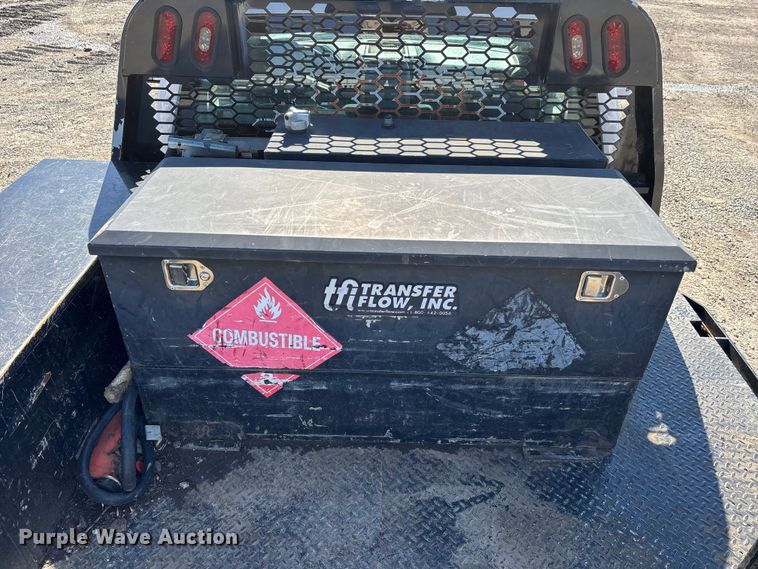 image for item YA2852 2017 Ford F550 Super Duty flatbed truck