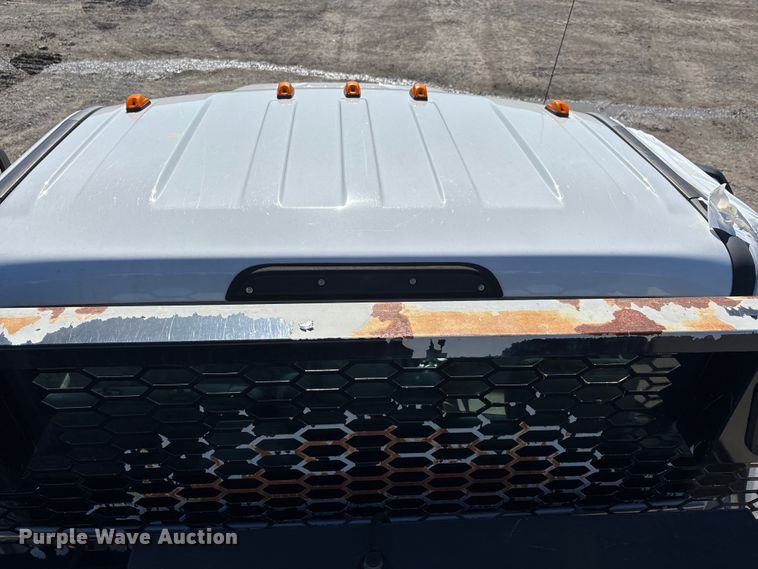 image for item YA2852 2017 Ford F550 Super Duty flatbed truck