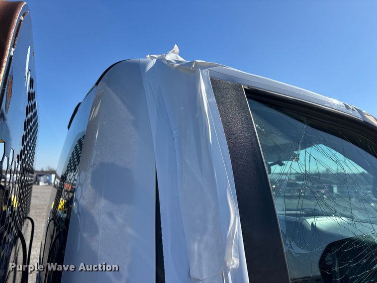 image for item YA2852 2017 Ford F550 Super Duty flatbed truck