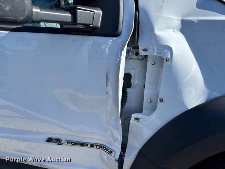 image for item YA2852 2017 Ford F550 Super Duty flatbed truck