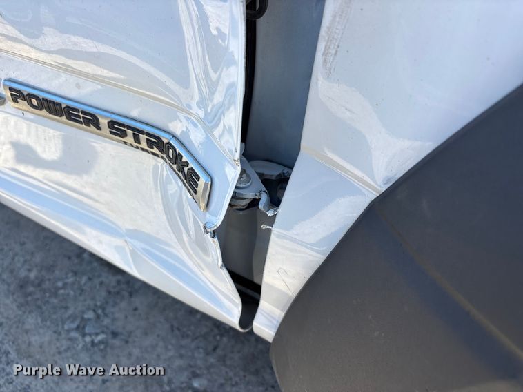 image for item YA2852 2017 Ford F550 Super Duty flatbed truck