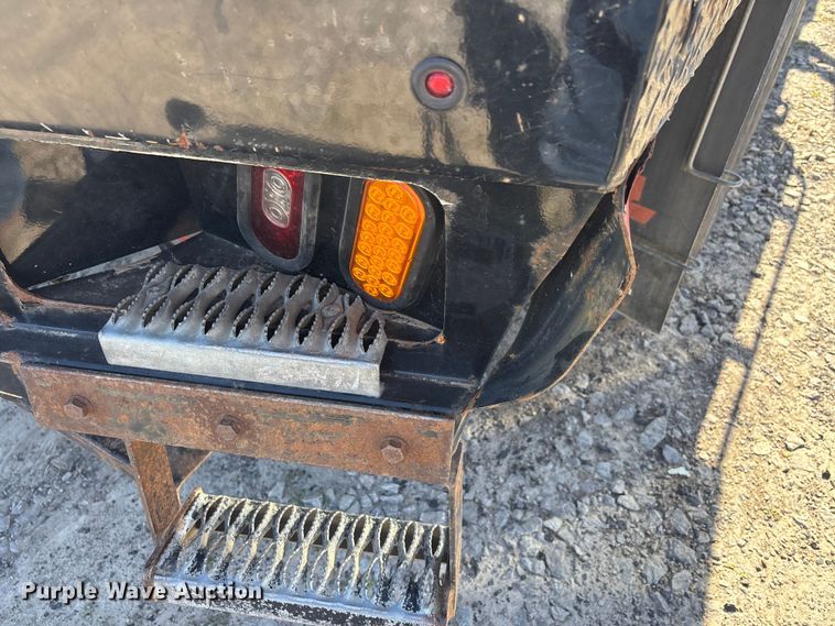 image for item YA2852 2017 Ford F550 Super Duty flatbed truck