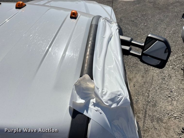 image for item YA2852 2017 Ford F550 Super Duty flatbed truck