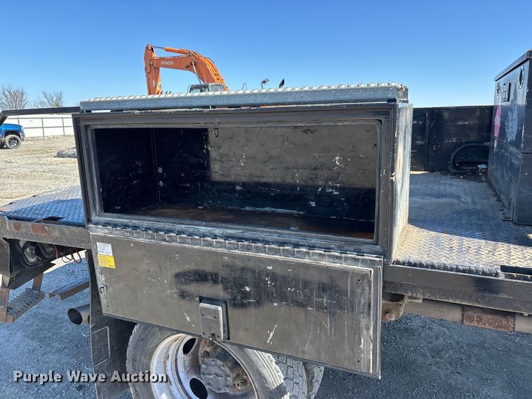 image for item YA2852 2017 Ford F550 Super Duty flatbed truck