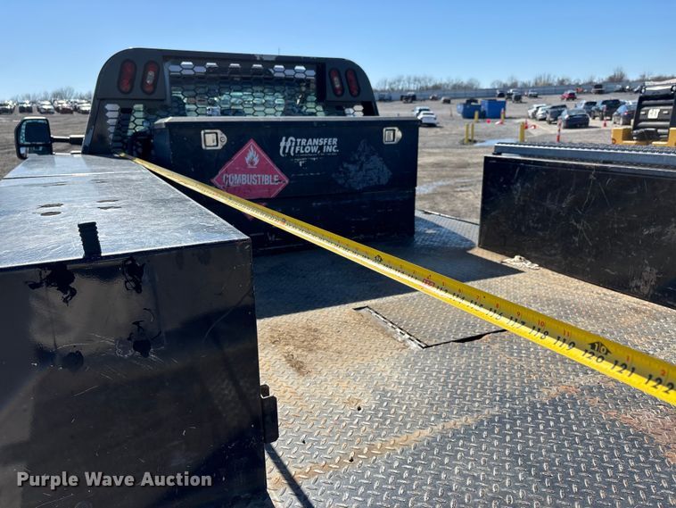 image for item YA2852 2017 Ford F550 Super Duty flatbed truck