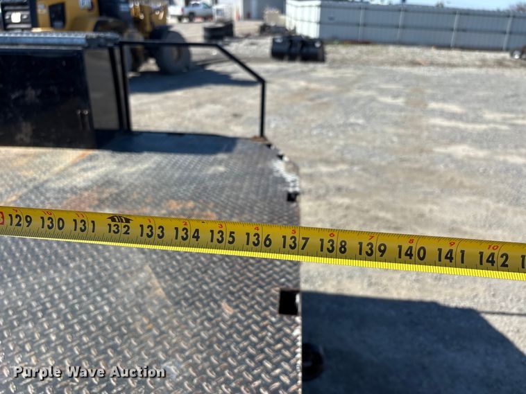 image for item YA2852 2017 Ford F550 Super Duty flatbed truck