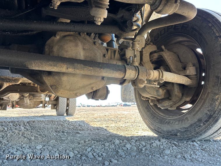 image for item YA2852 2017 Ford F550 Super Duty flatbed truck