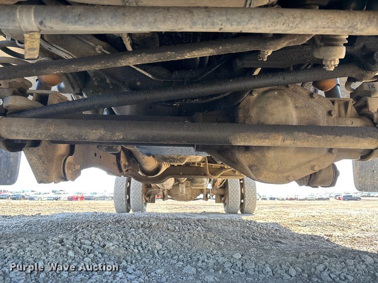 image for item YA2852 2017 Ford F550 Super Duty flatbed truck