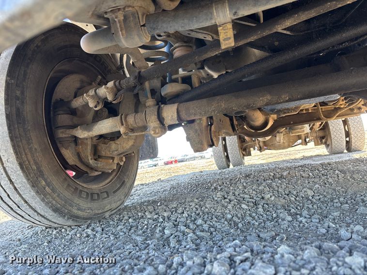 image for item YA2852 2017 Ford F550 Super Duty flatbed truck