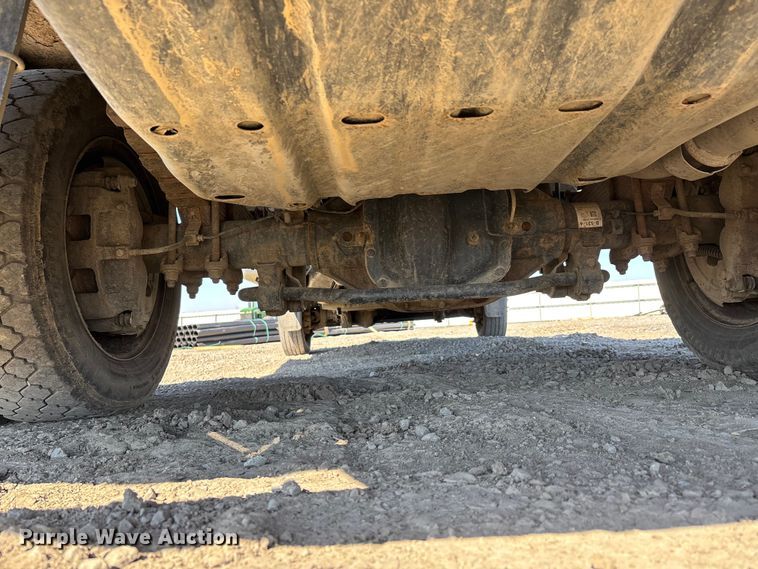 image for item YA2852 2017 Ford F550 Super Duty flatbed truck