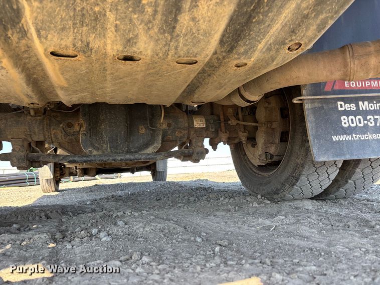 image for item YA2852 2017 Ford F550 Super Duty flatbed truck