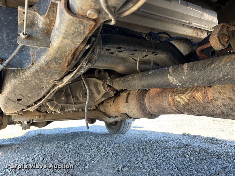 image for item YA2852 2017 Ford F550 Super Duty flatbed truck